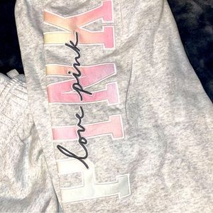 ❤️❤️❤️NWT PINK Victoria’s Secret sweatpants ❤️❤️❤️